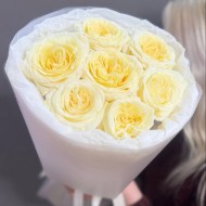 Букет из белых пионовидных роз